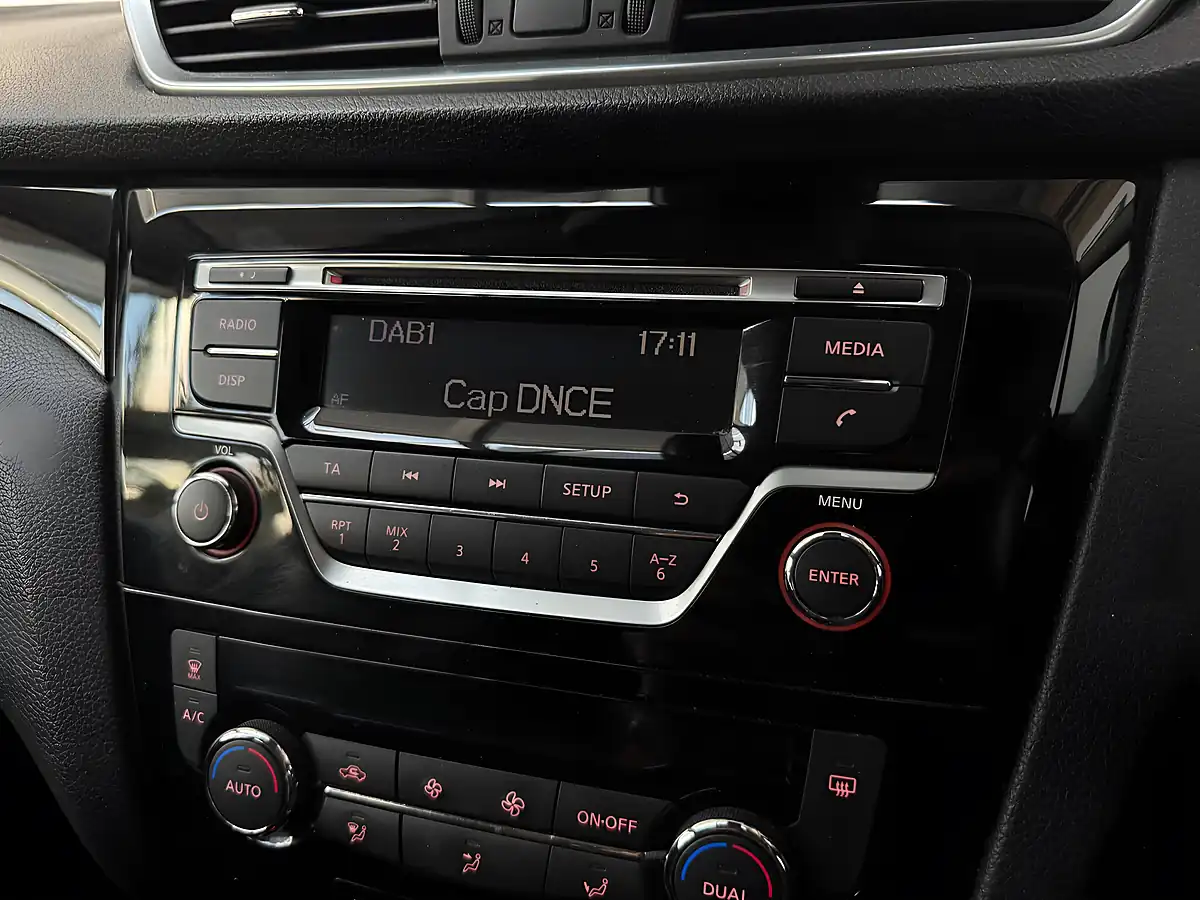Used 2018 Nissan Qashqai Acenta Pearl Black - Interior and Exterior details 13