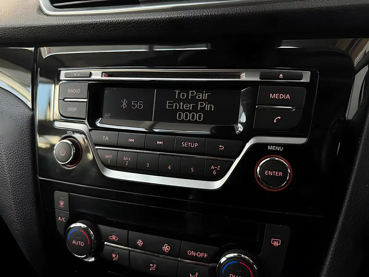 Used 2018 Nissan Qashqai Acenta Pearl Black - Interior and Exterior details 14