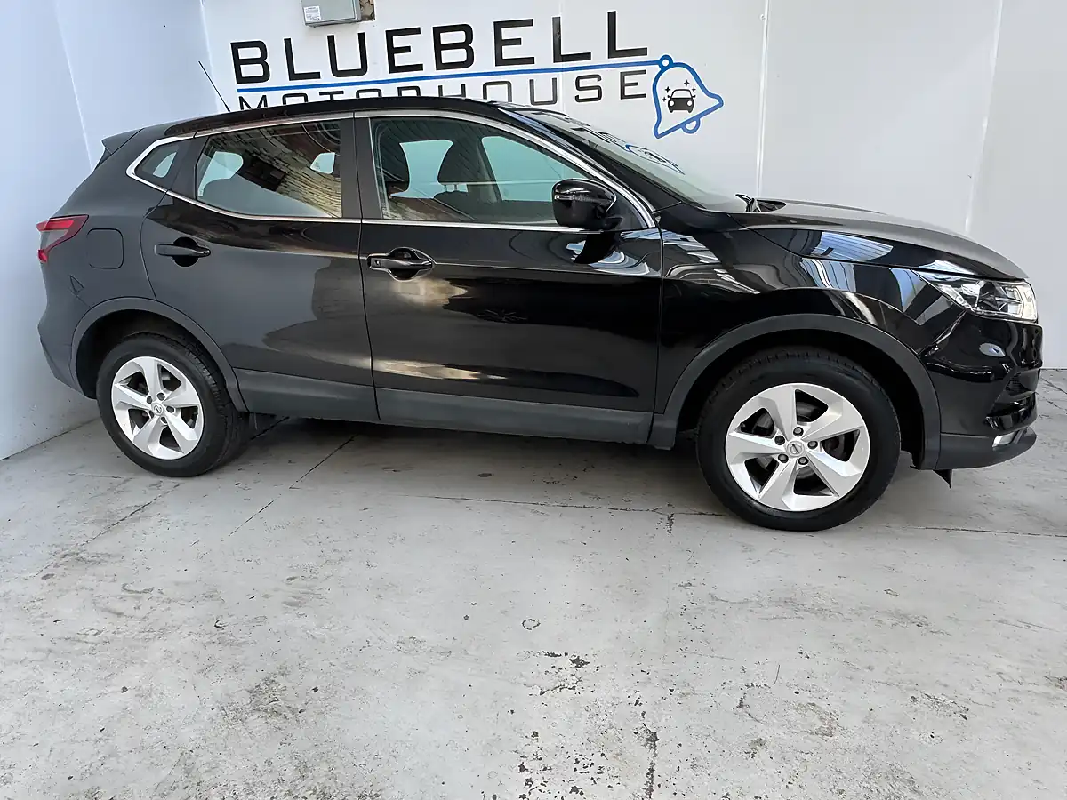 Used 2018 Nissan Qashqai Acenta Pearl Black - Interior and Exterior details 8