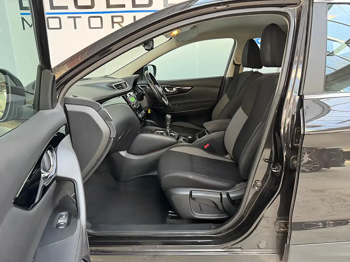 Used 2018 Nissan Qashqai Acenta Pearl Black - Interior and Exterior details 9