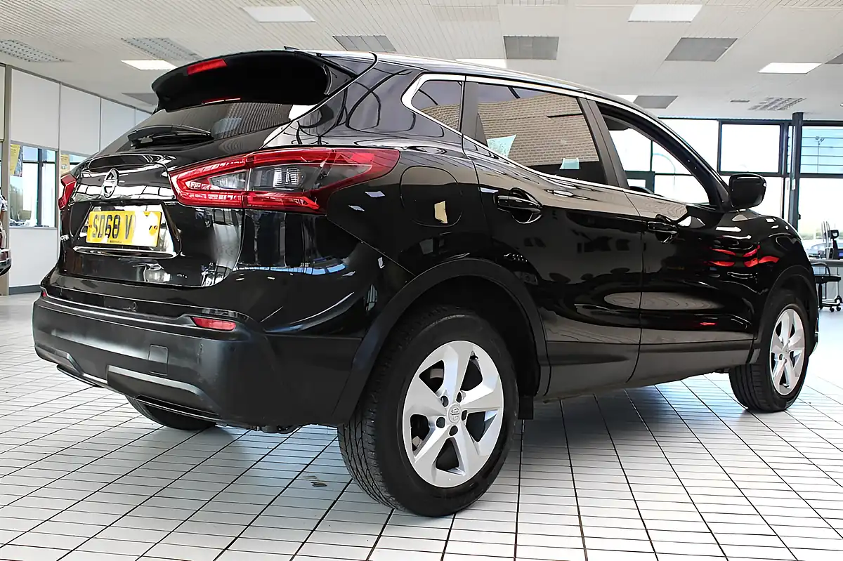 Used 2018 Nissan Qashqai Acenta Pearl Black - Interior and Exterior details 13