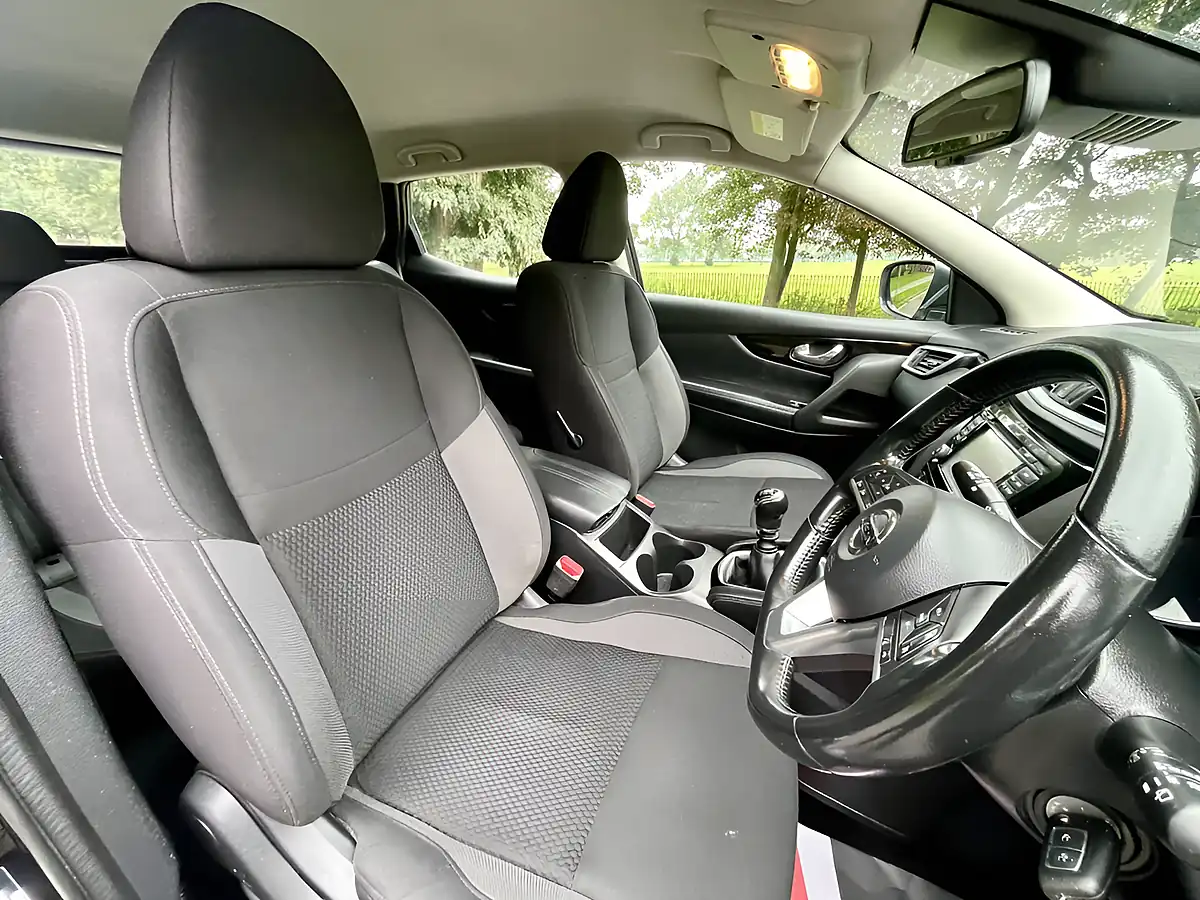 Used 2018 Nissan Qashqai Acenta Premium Black - Interior and Exterior details 16