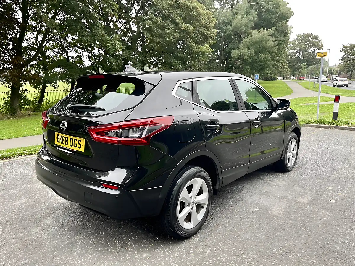 Used 2018 Nissan Qashqai Acenta Premium Black - Interior and Exterior details 4