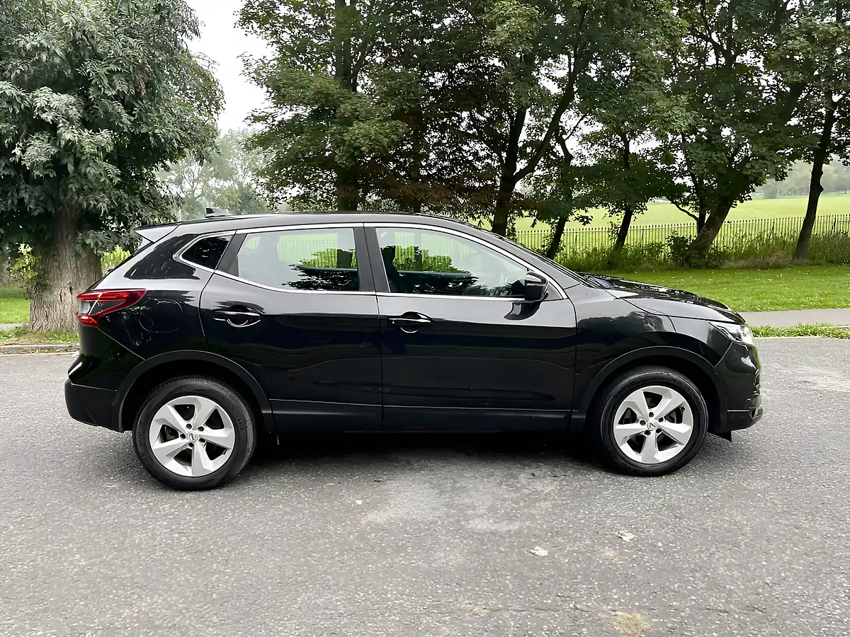 Used 2018 Nissan Qashqai Acenta Premium Black - Interior and Exterior details 8