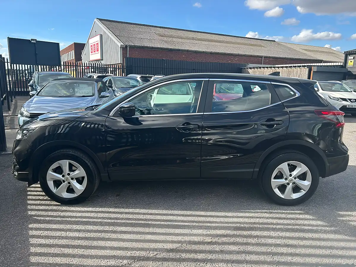 Used 2018 Nissan Qashqai Acenta Premium Black - Interior and Exterior details 3