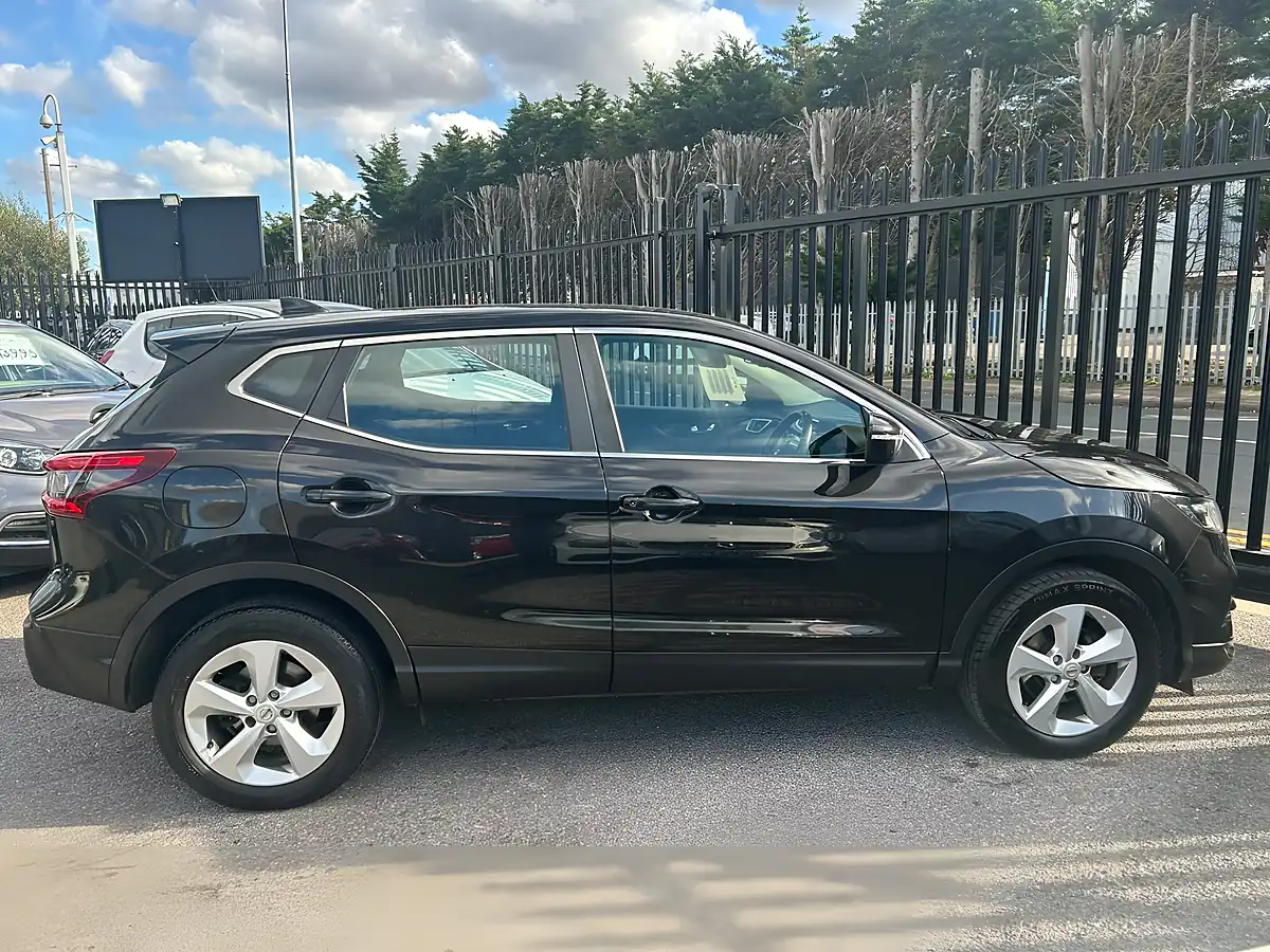 Used 2018 Nissan Qashqai Acenta Premium Black - Interior and Exterior details 7