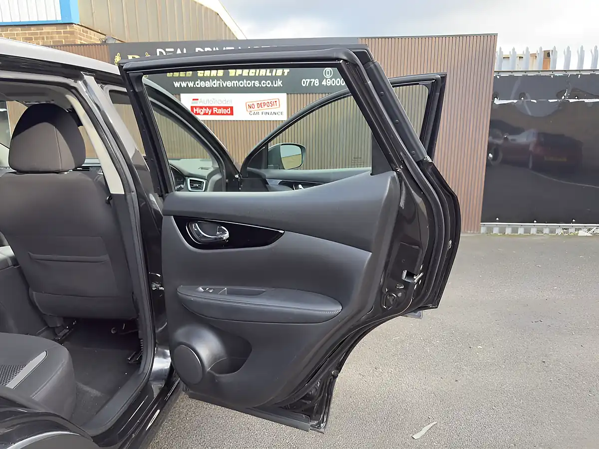 Used 2018 Nissan Qashqai Acenta Premium Black - Interior and Exterior details 11