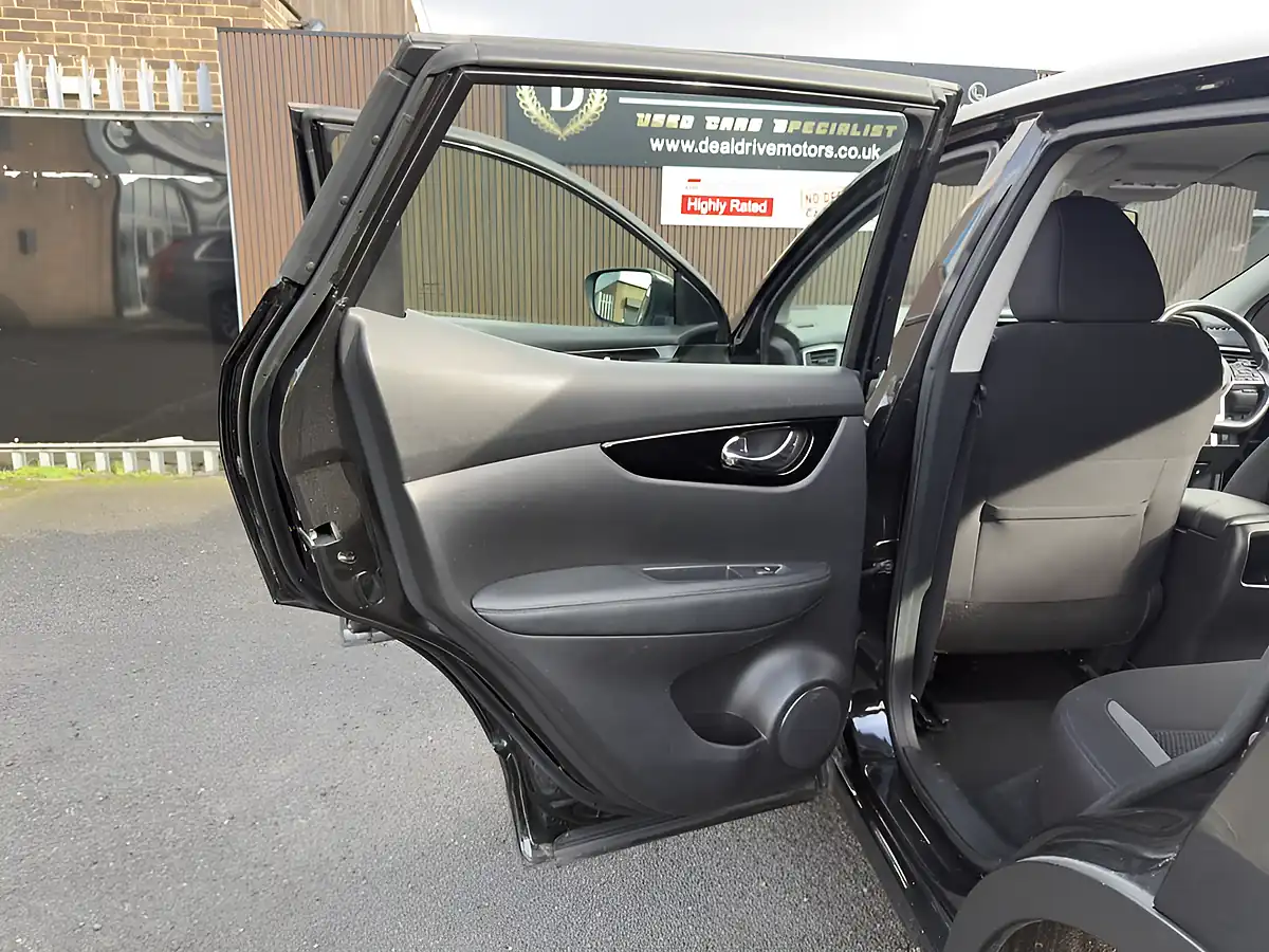 Used 2018 Nissan Qashqai Acenta Premium Black - Interior and Exterior details 14