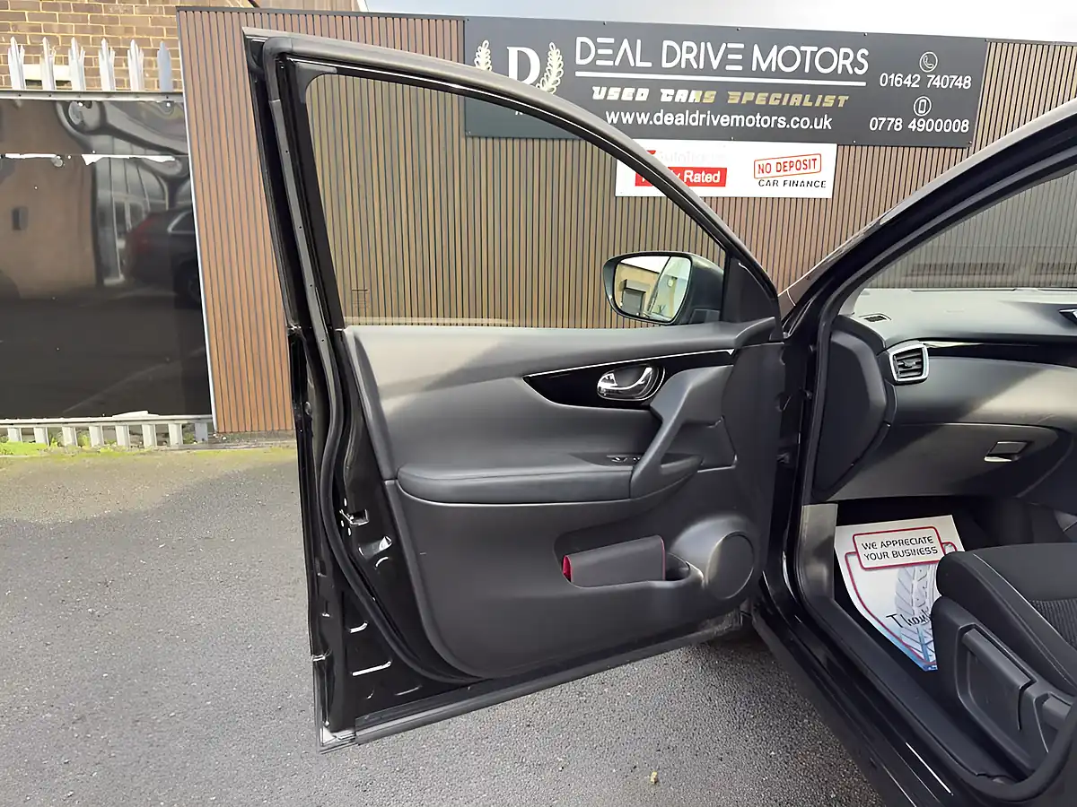 Used 2018 Nissan Qashqai Acenta Premium Black - Interior and Exterior details 15