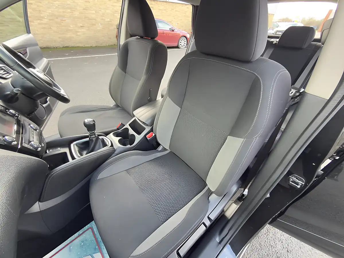 Used 2018 Nissan Qashqai Acenta Premium Black - Interior and Exterior details 19