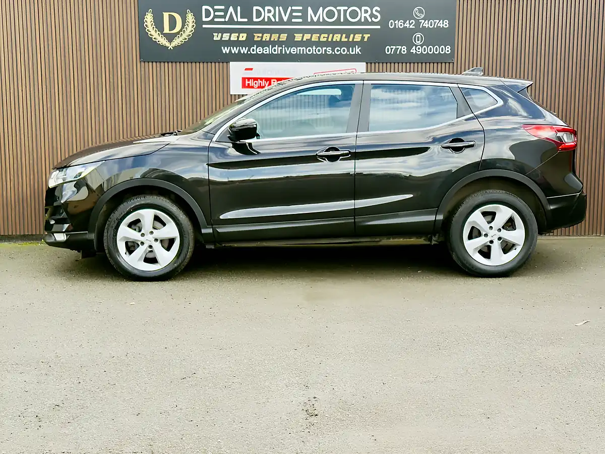 Used 2018 Nissan Qashqai Acenta Premium Black - Interior and Exterior details 6