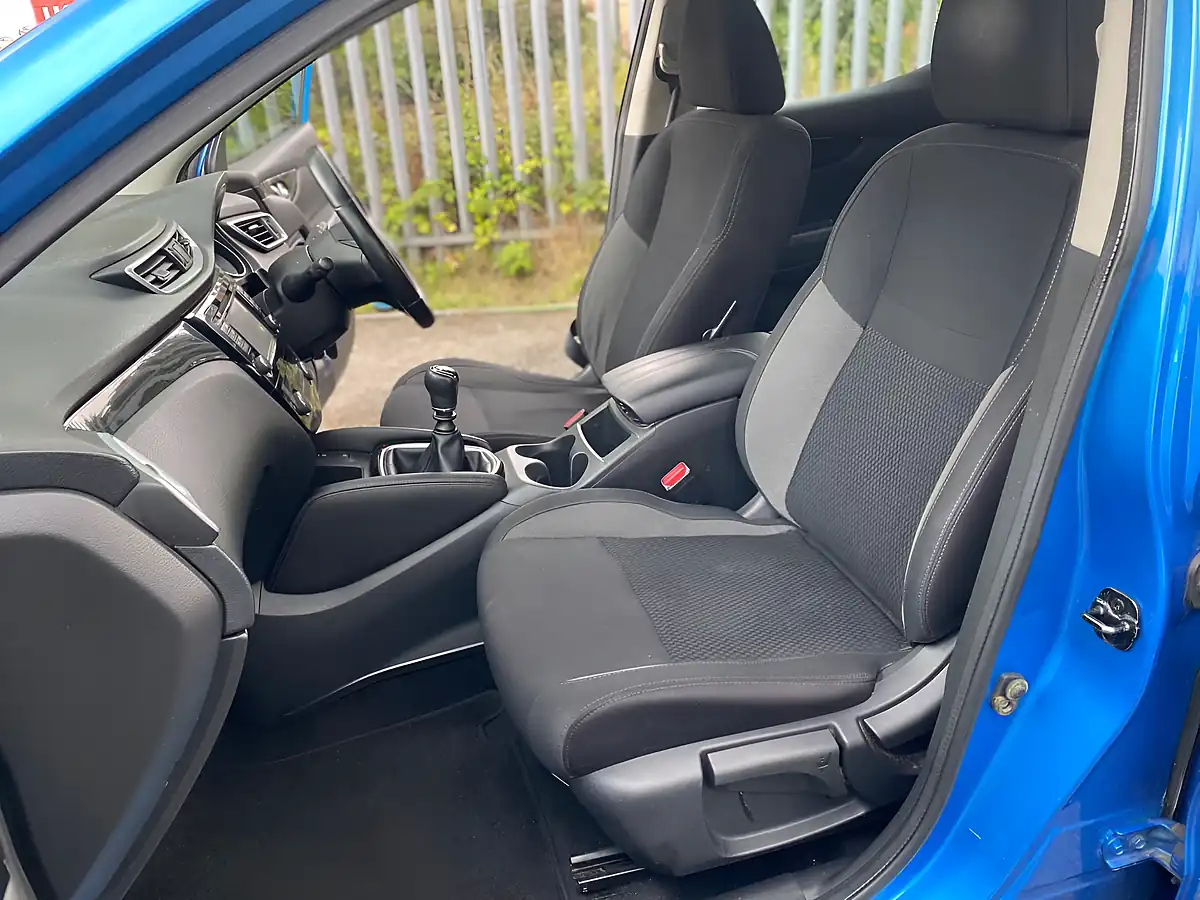 Used 2018 Nissan Qashqai Acenta Premium Blue - Interior and Exterior details 14