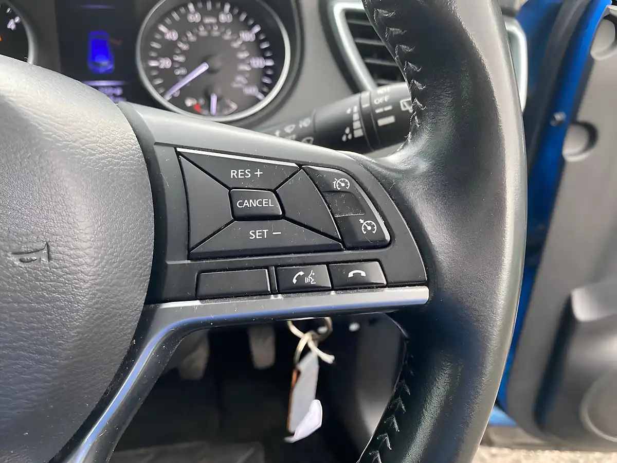 Used 2018 Nissan Qashqai Acenta Premium Blue - Interior and Exterior details 17
