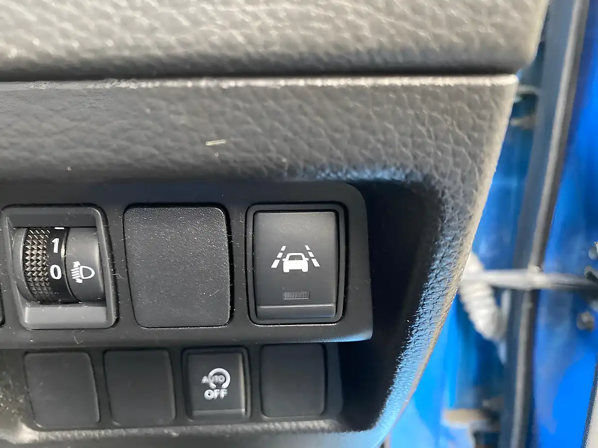 Used 2018 Nissan Qashqai Acenta Premium Blue - Interior and Exterior details 20