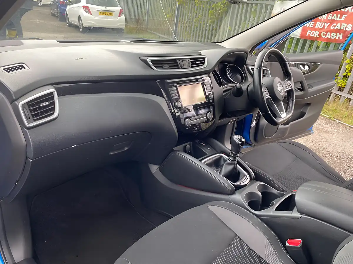 Used 2018 Nissan Qashqai Acenta Premium Blue - Interior and Exterior details 6