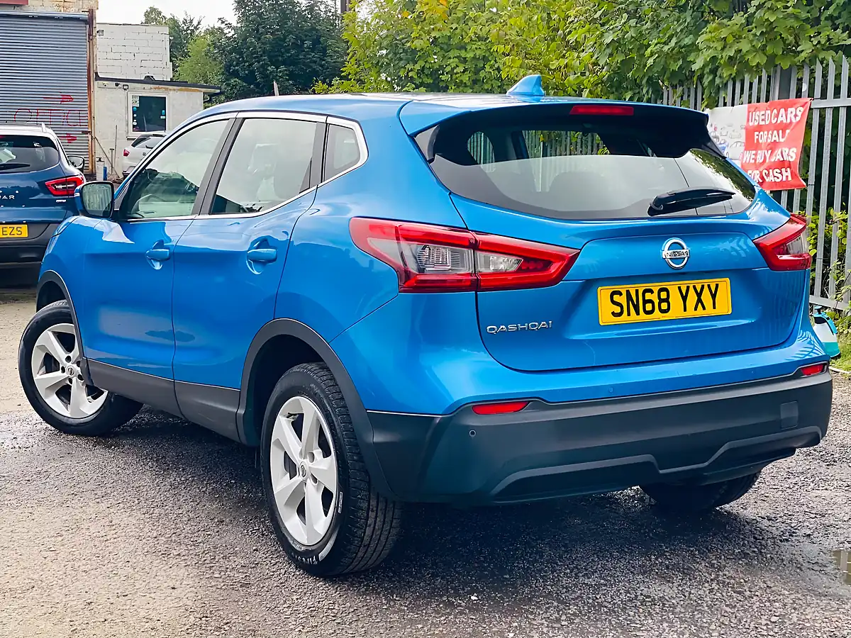 Used 2018 Nissan Qashqai Acenta Premium Blue - Interior and Exterior details 9