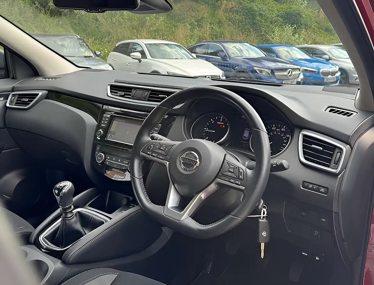Used 2018 Nissan Qashqai Acenta Premium Magnetic Red - Interior and Exterior details 12