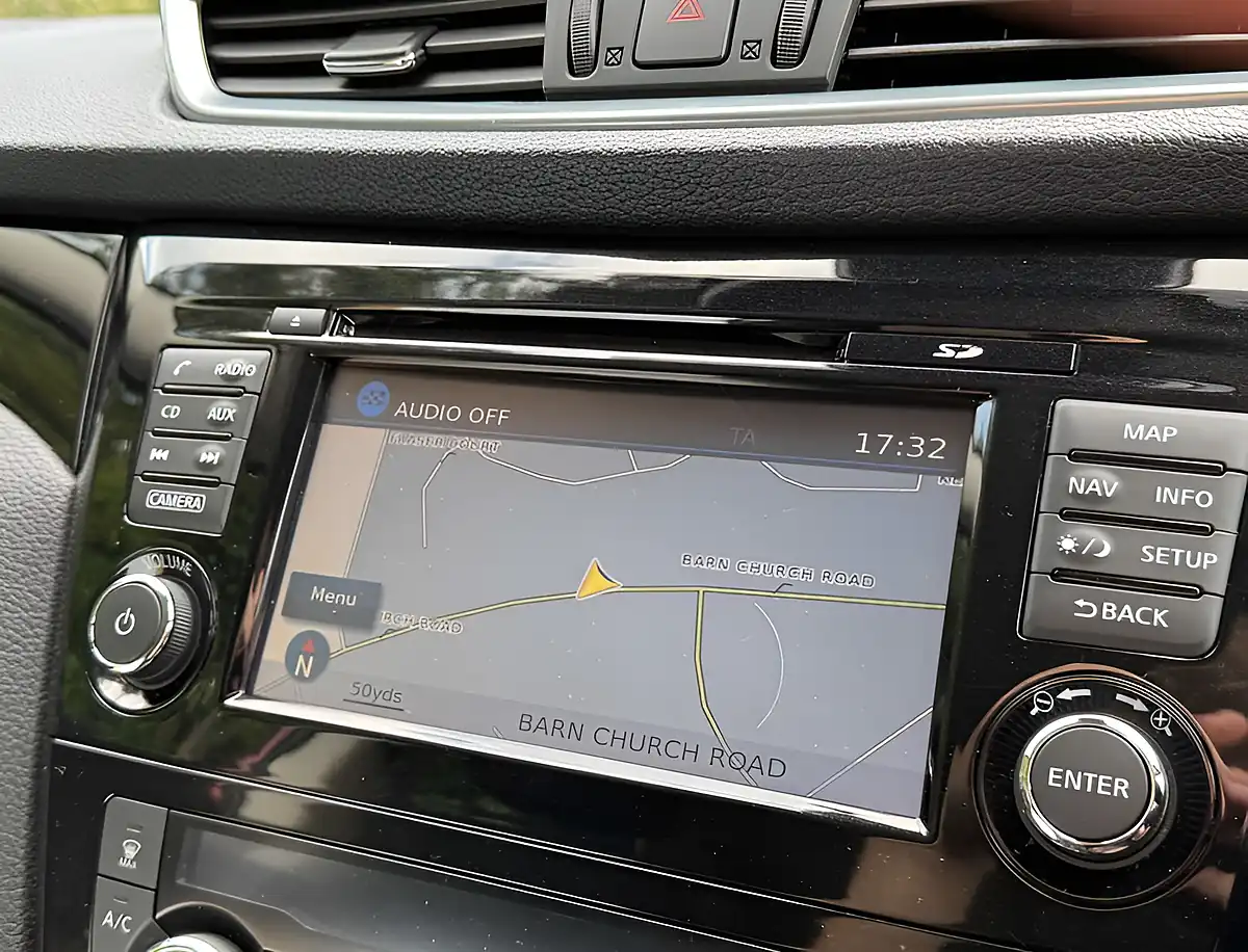 Used 2018 Nissan Qashqai Acenta Premium Magnetic Red - Interior and Exterior details 13