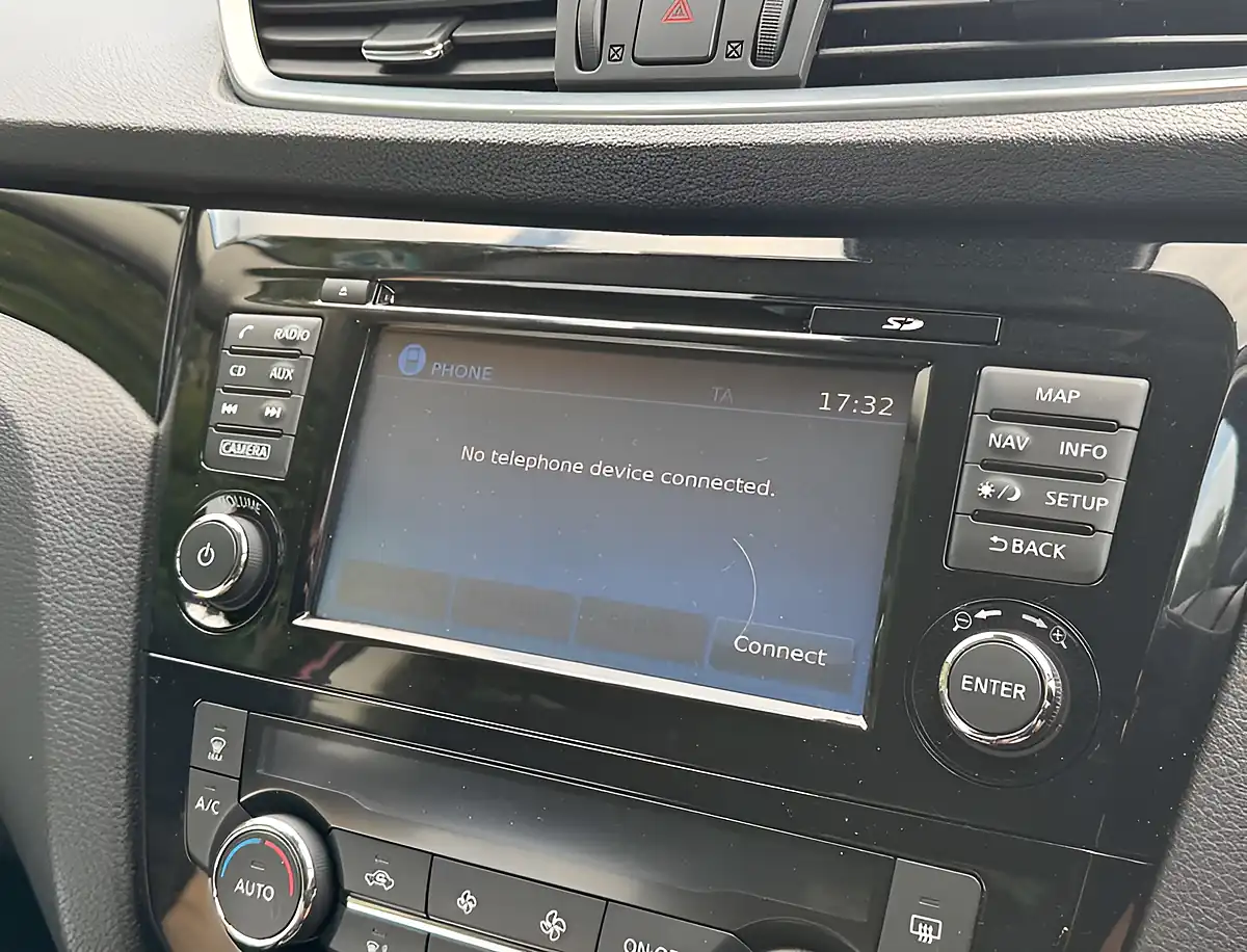 Used 2018 Nissan Qashqai Acenta Premium Magnetic Red - Interior and Exterior details 15