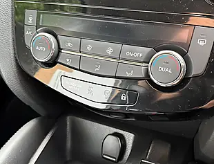 Used 2018 Nissan Qashqai Acenta Premium Magnetic Red - Interior and Exterior details 16