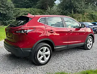 Used 2018 Nissan Qashqai Acenta Premium Magnetic Red - Interior and Exterior details 3