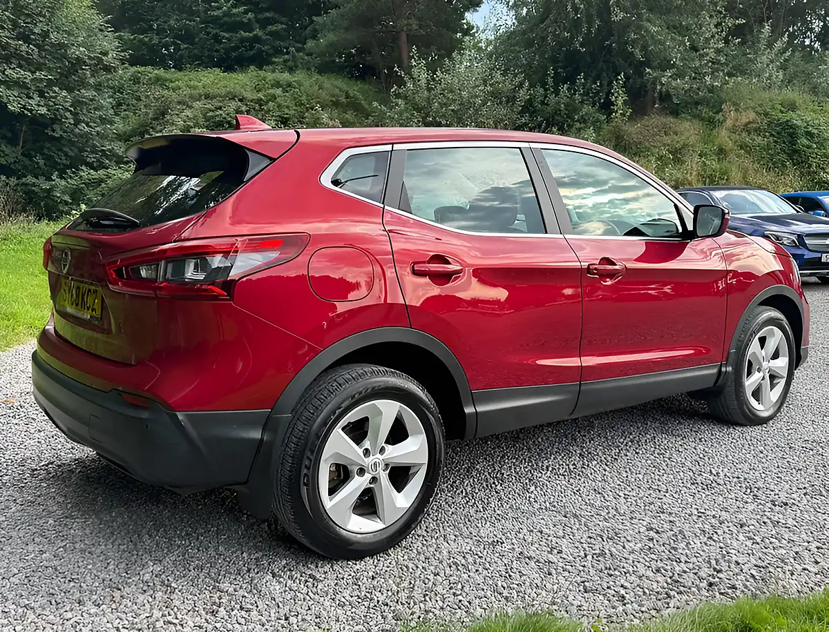 Used 2018 Nissan Qashqai Acenta Premium Magnetic Red - Interior and Exterior details 3