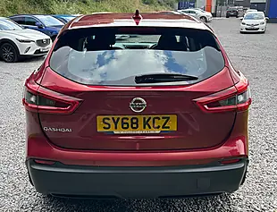 Used 2018 Nissan Qashqai Acenta Premium Magnetic Red - Interior and Exterior details 4