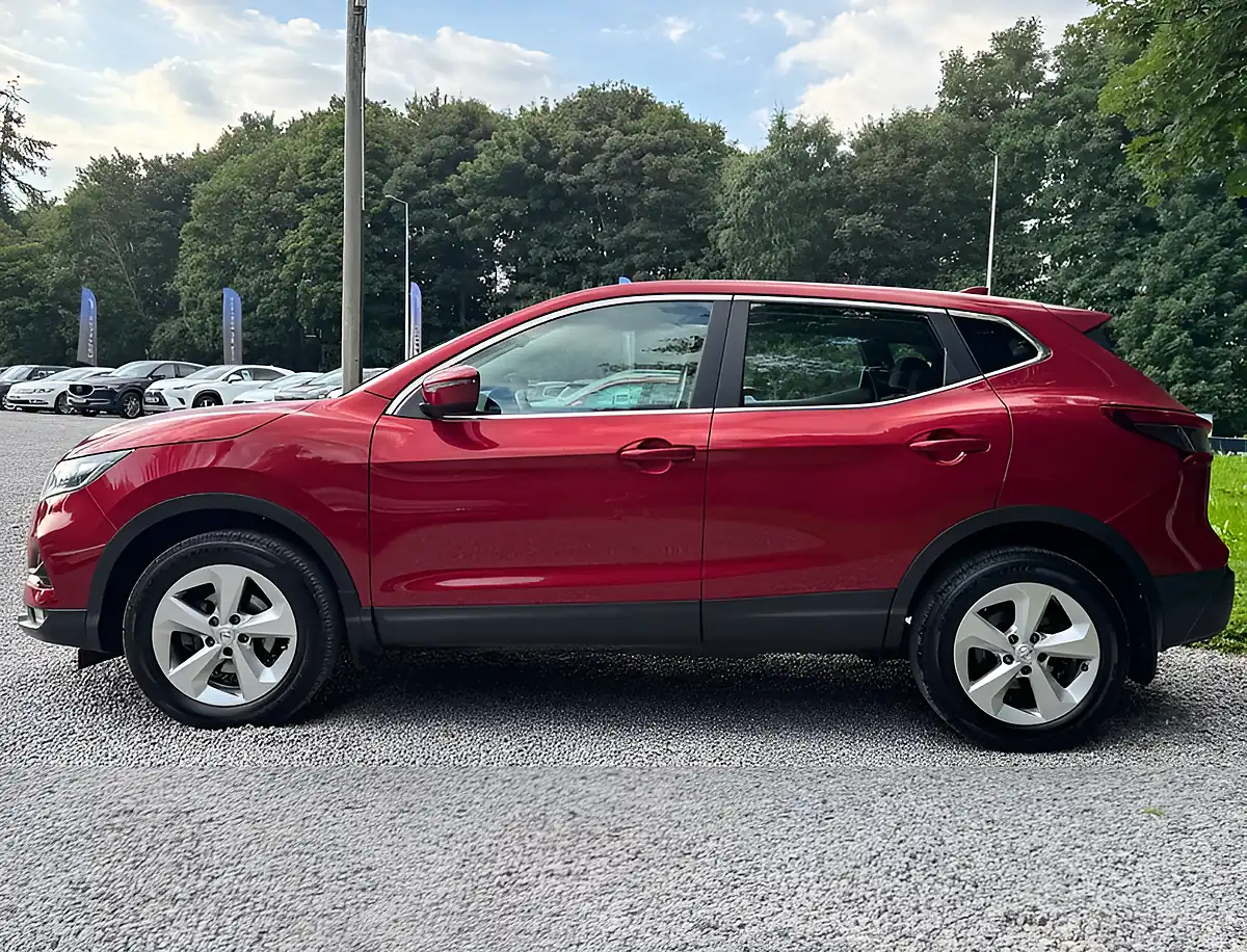 Used 2018 Nissan Qashqai Acenta Premium Magnetic Red - Interior and Exterior details 6