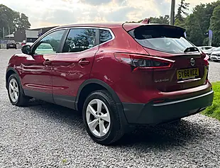 Used 2018 Nissan Qashqai Acenta Premium Magnetic Red - Interior and Exterior details 7