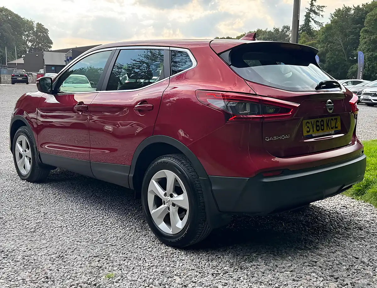 Used 2018 Nissan Qashqai Acenta Premium Magnetic Red - Interior and Exterior details 7