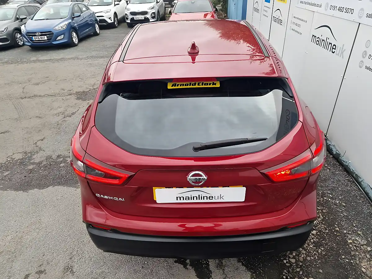 Used 2018 Nissan Qashqai Acenta Premium Red - Interior and Exterior details 10