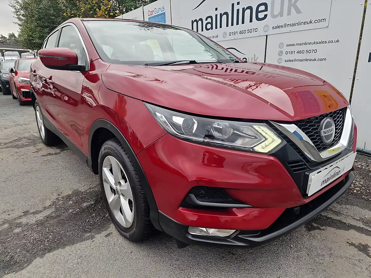 Used 2018 Nissan Qashqai Acenta Premium Red - Interior and Exterior details 5