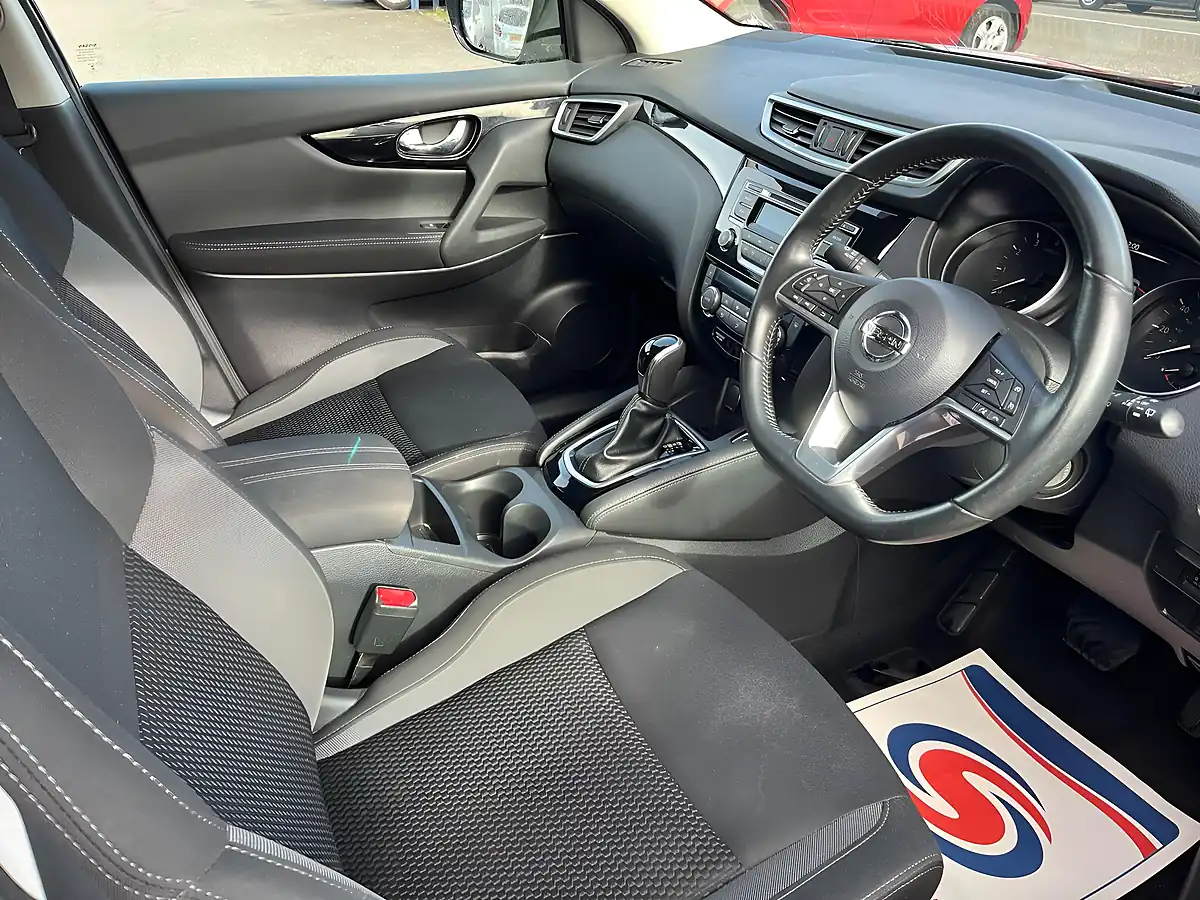 Used 2018 Nissan Qashqai Acenta Xtron Red - Interior and Exterior details 11