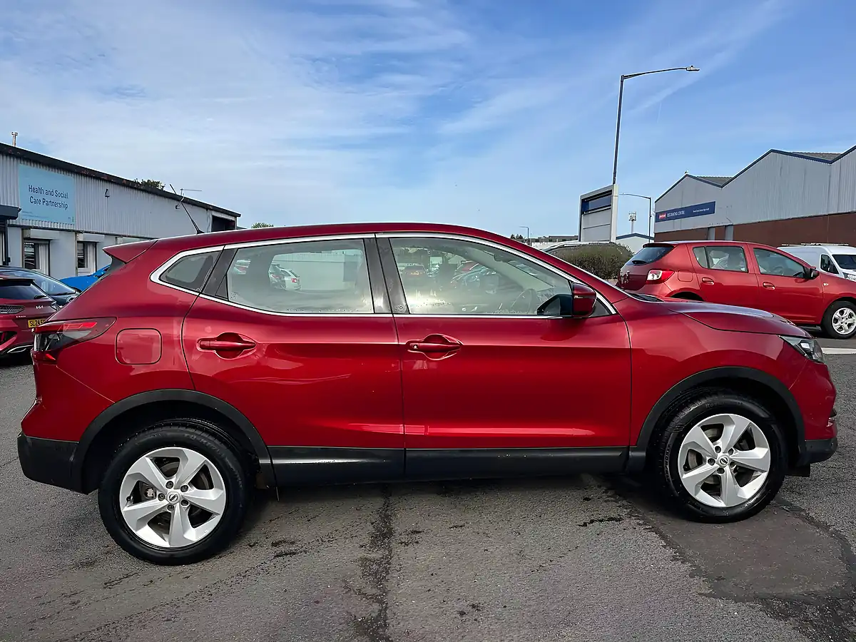 Used 2018 Nissan Qashqai Acenta Xtron Red - Interior and Exterior details 4