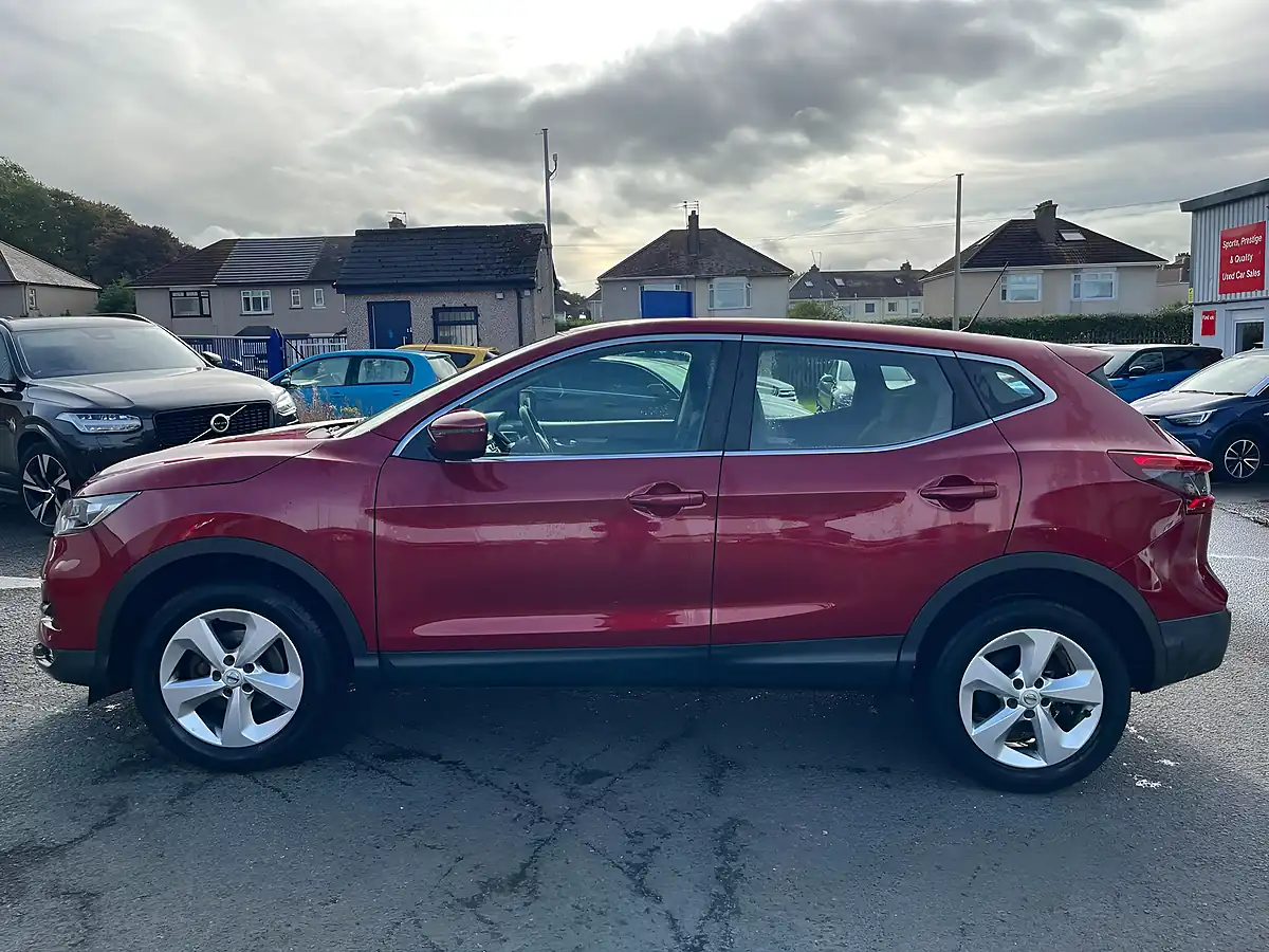 Used 2018 Nissan Qashqai Acenta Xtron Red - Interior and Exterior details 7