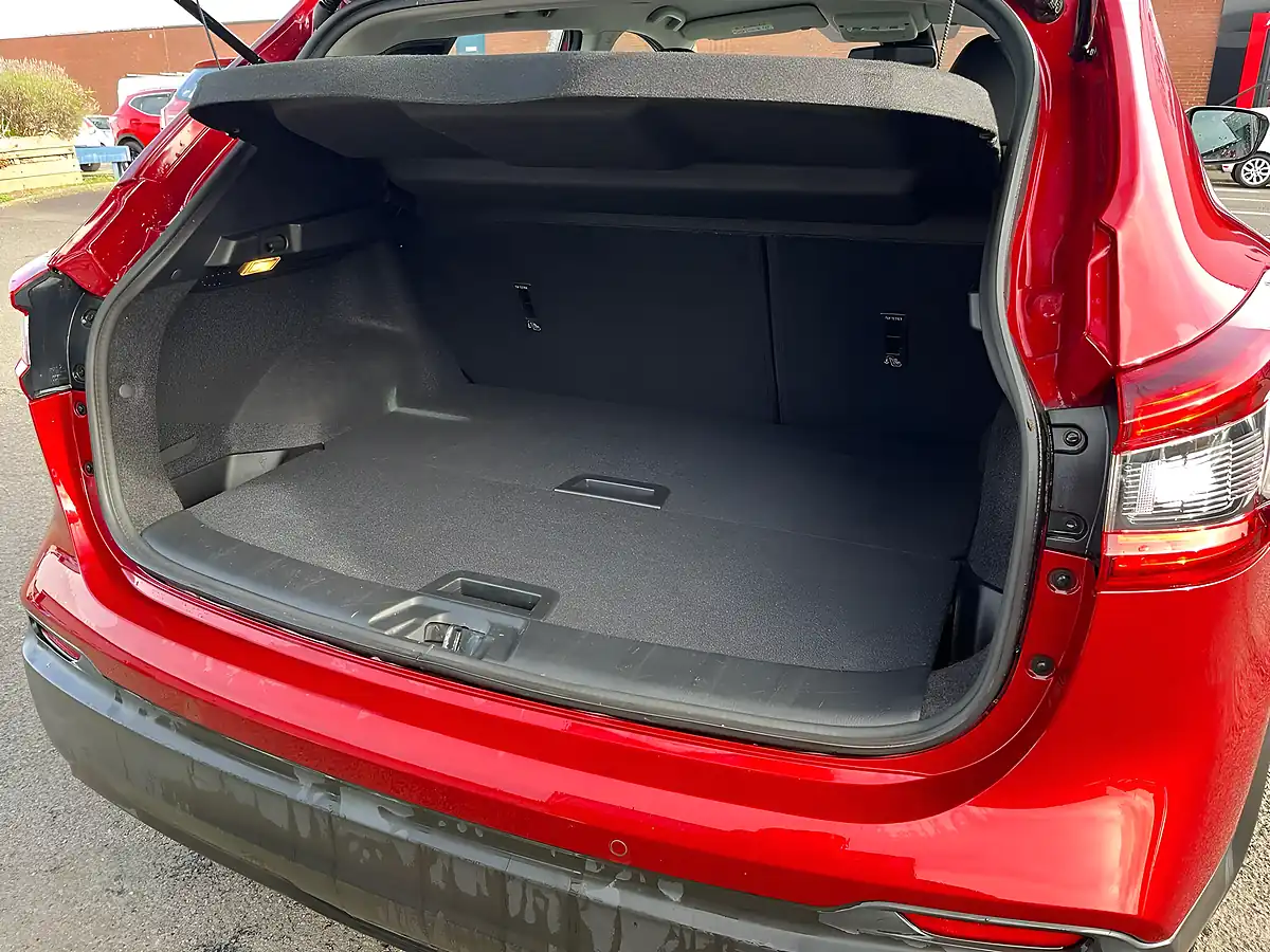 Used 2018 Nissan Qashqai Acenta Xtron Red - Interior and Exterior details 9