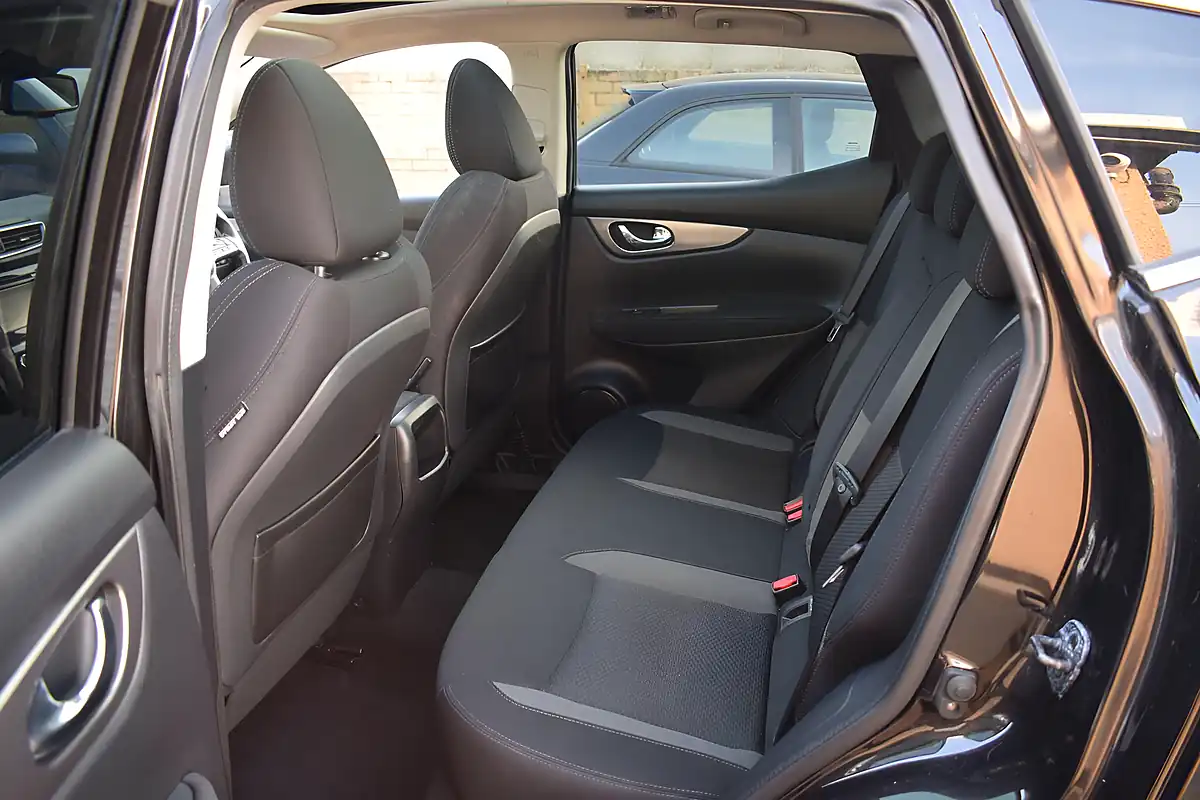 Used 2018 Nissan Qashqai N-Connecta Black - Interior and Exterior details 10