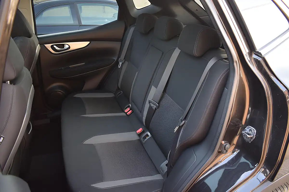 Used 2018 Nissan Qashqai N-Connecta Black - Interior and Exterior details 11