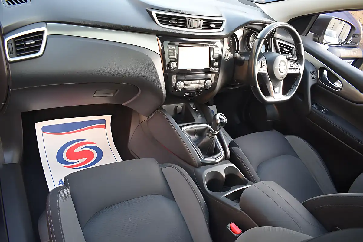 Used 2018 Nissan Qashqai N-Connecta Black - Interior and Exterior details 12