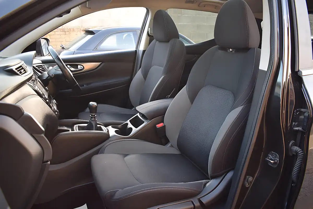 Used 2018 Nissan Qashqai N-Connecta Black - Interior and Exterior details 13