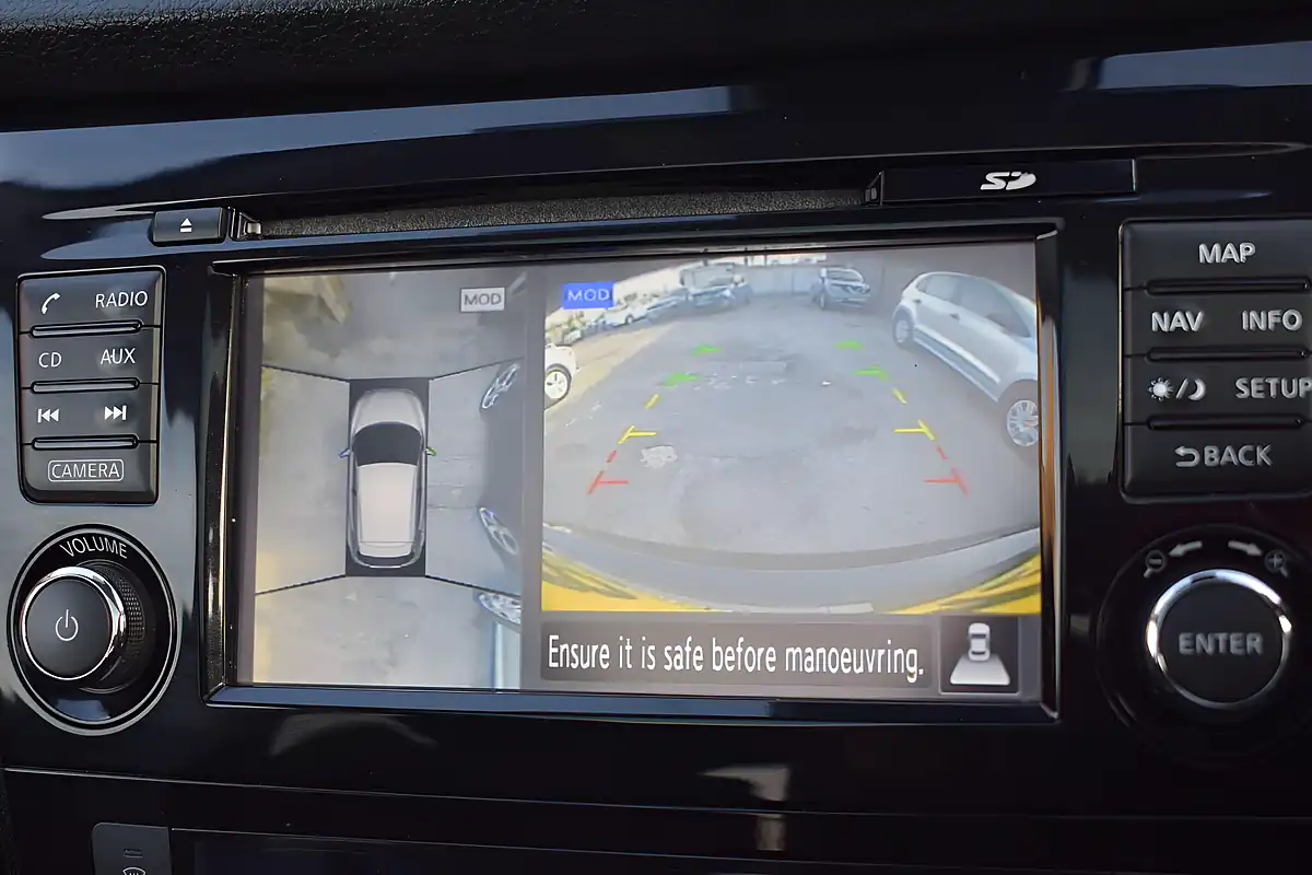 Used 2018 Nissan Qashqai N-Connecta Black - Interior and Exterior details 14