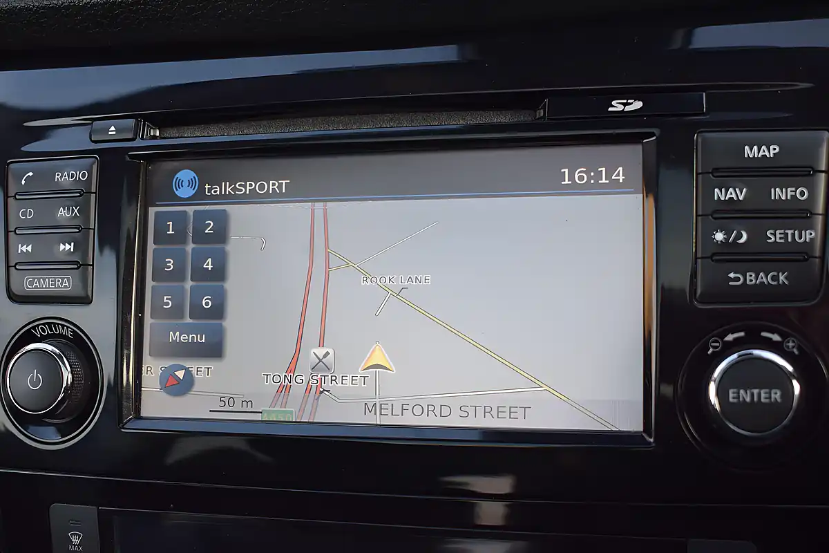 Used 2018 Nissan Qashqai N-Connecta Black - Interior and Exterior details 15