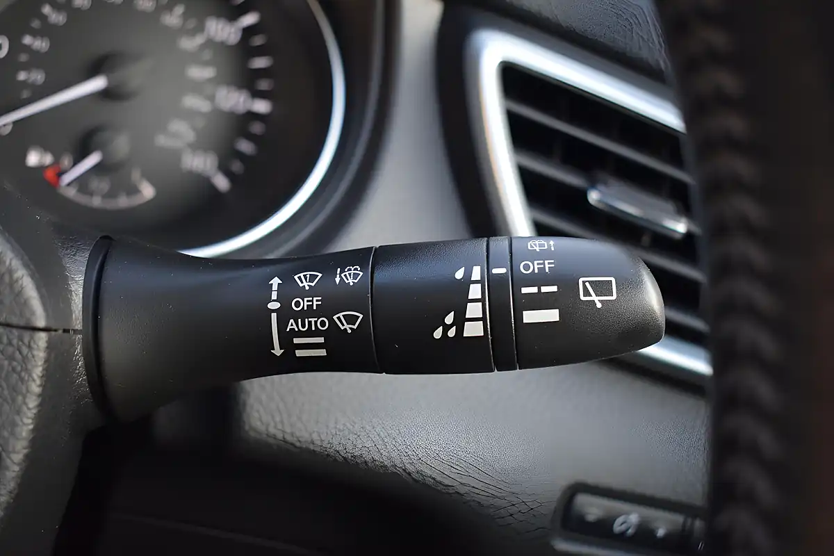 Used 2018 Nissan Qashqai N-Connecta Black - Interior and Exterior details 18