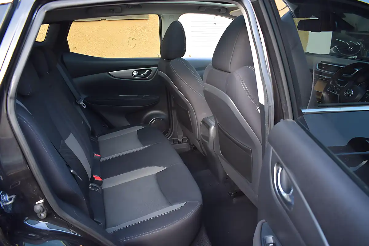 Used 2018 Nissan Qashqai N-Connecta Black - Interior and Exterior details 9