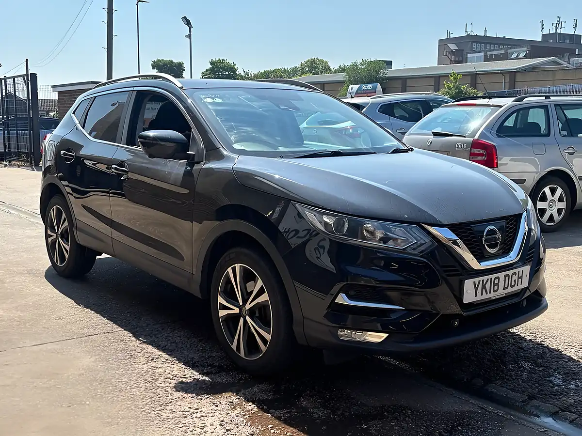 Used 2018 Nissan Qashqai N-Connecta Black - Front View