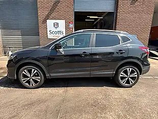 Used 2018 Nissan Qashqai N-Connecta Black - Interior and Exterior details 4