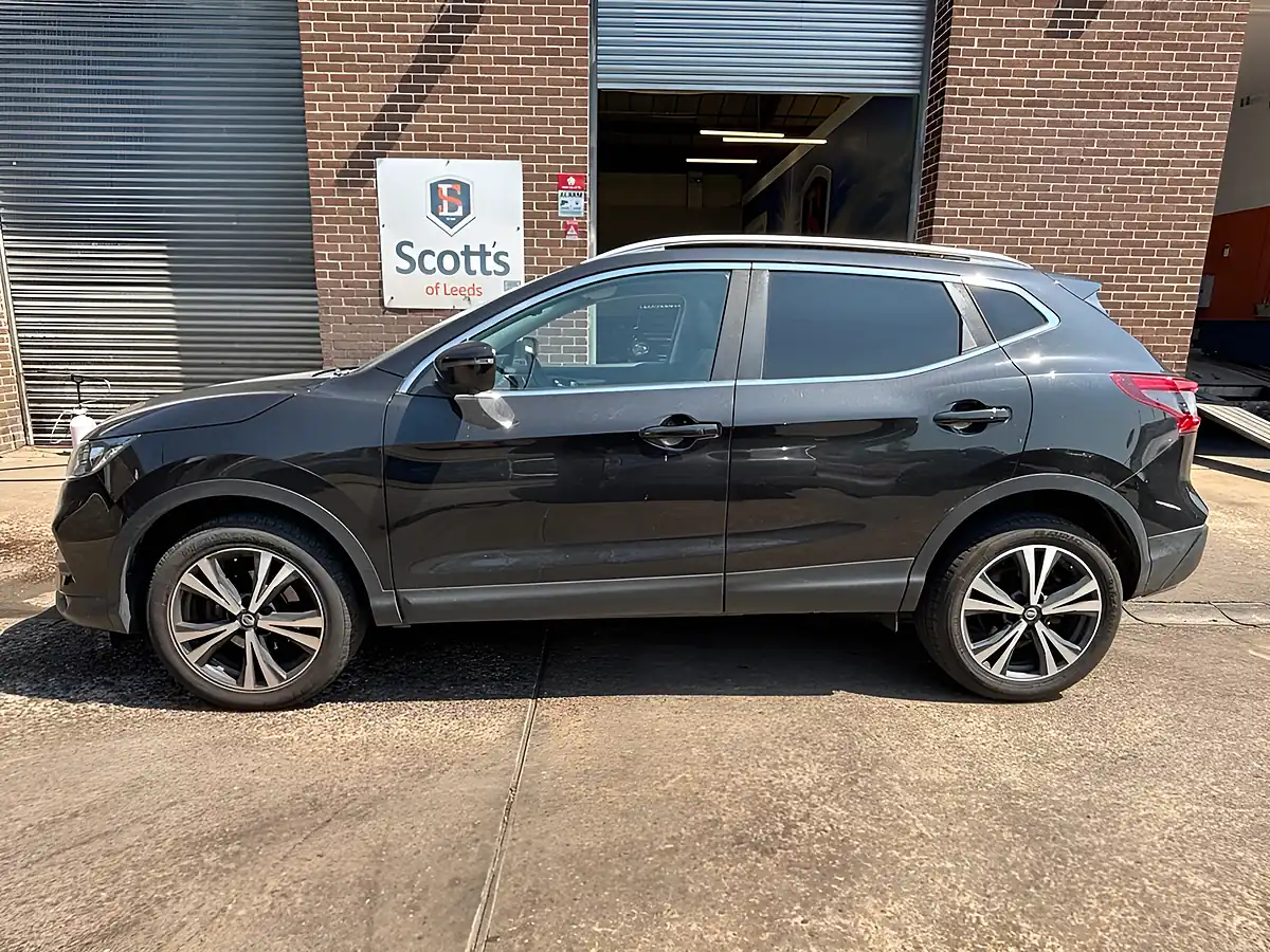 Used 2018 Nissan Qashqai N-Connecta Black - Interior and Exterior details 4