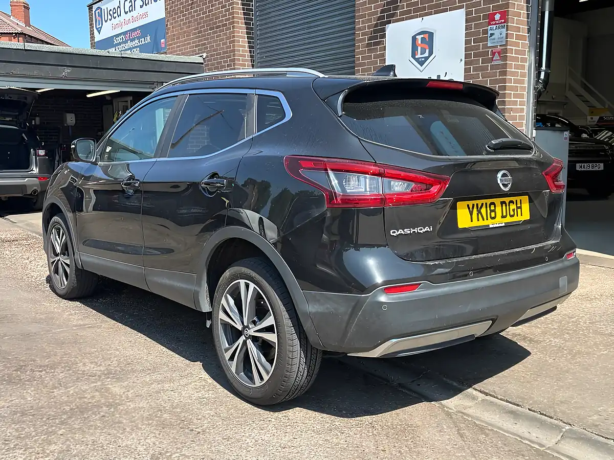 Used 2018 Nissan Qashqai N-Connecta Black - Interior and Exterior details 5