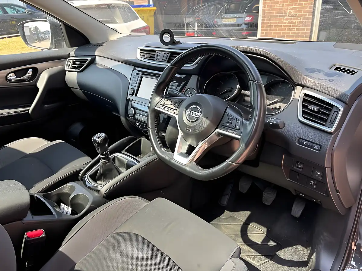 Used 2018 Nissan Qashqai N-Connecta Black - Interior and Exterior details 9