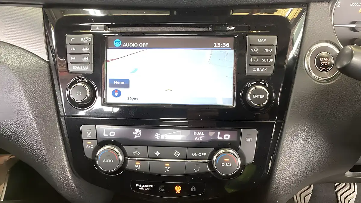 Used 2018 Nissan Qashqai N-Connecta Black - Interior and Exterior details 12